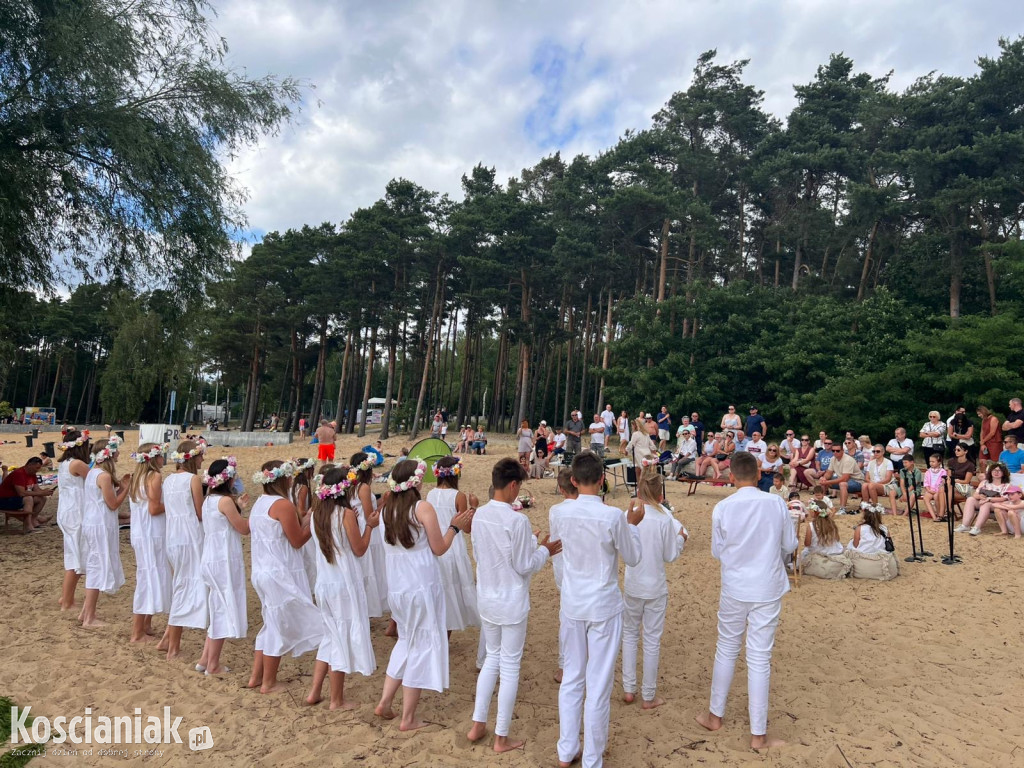 Noc Świętojańska i koncert na plaży w Nowym Dębcu
