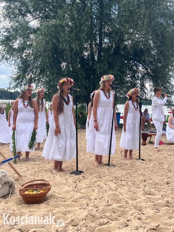 Noc Świętojańska i koncert na plaży w Nowym Dębcu
