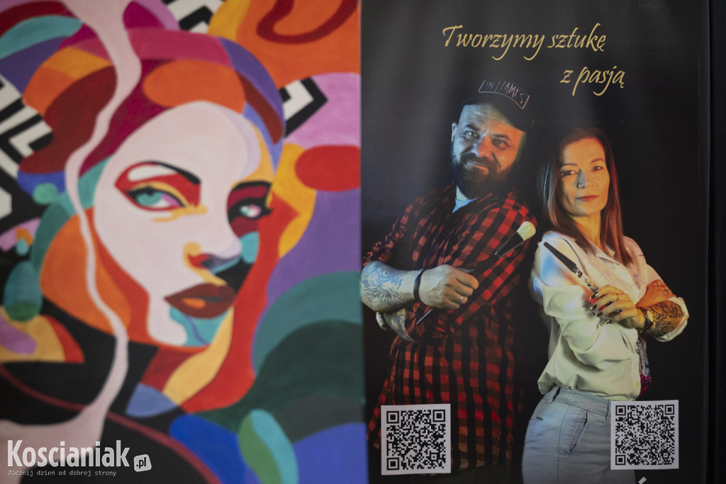 Malowały na dżinsie. Powstały oryginalne ubrania