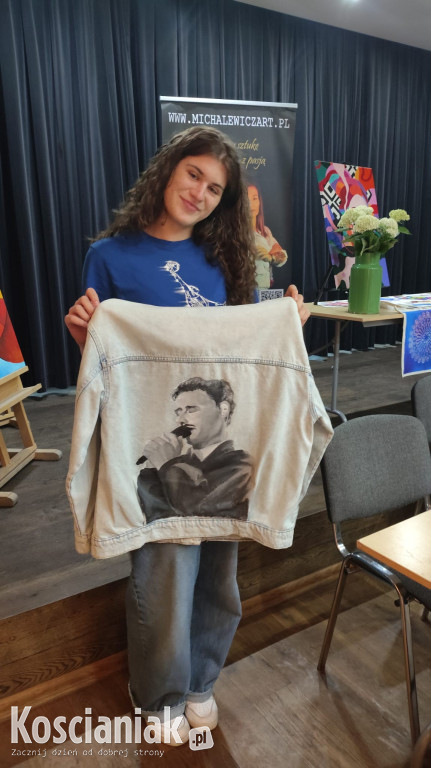 Malowały na dżinsie. Powstały oryginalne ubrania