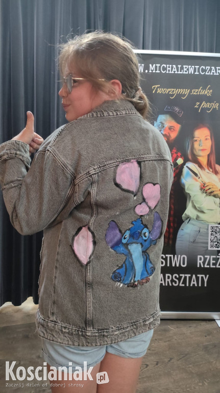 Malowały na dżinsie. Powstały oryginalne ubrania