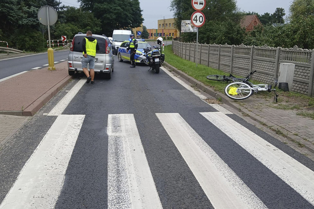 Rowerzyści potrąceni na przejściu dla pieszych