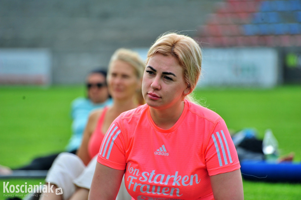 Ostatnia lipcowa joga na stadionie w Kościanie
