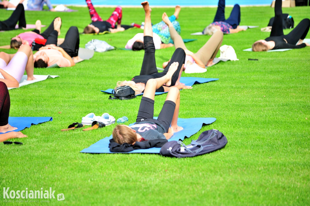 Ostatnia lipcowa joga na stadionie w Kościanie