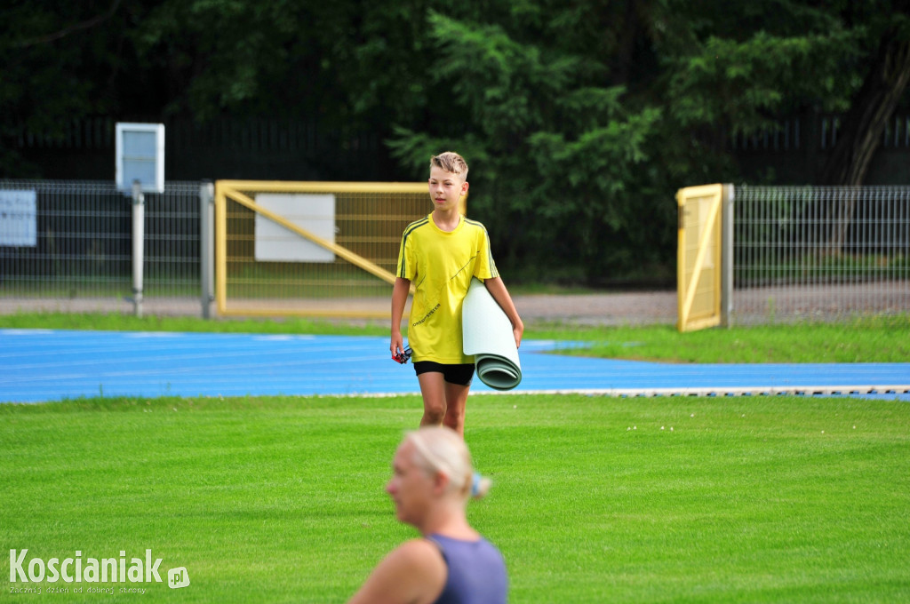 Ostatnia lipcowa joga na stadionie w Kościanie