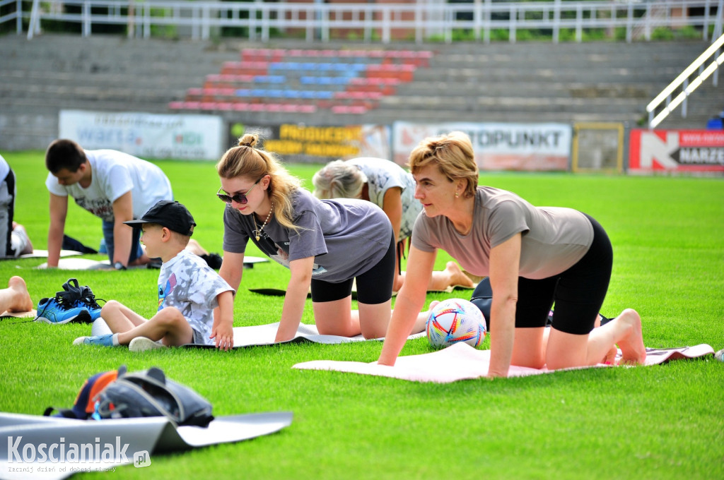 Ostatnia lipcowa joga na stadionie w Kościanie