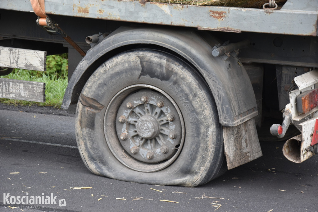Uderzył w traktor i wjechał do rowu