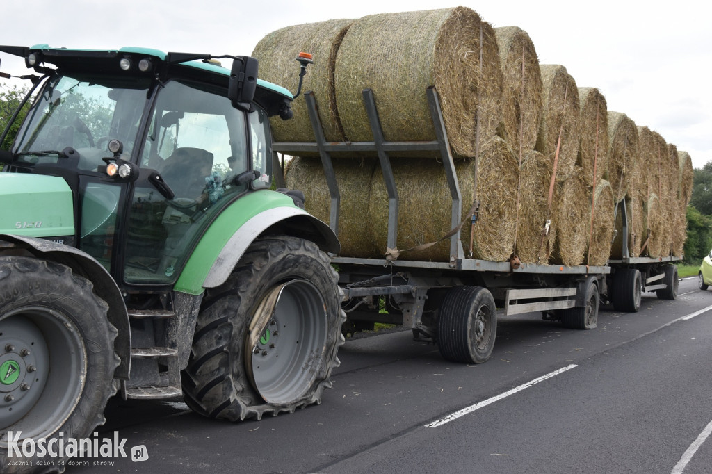 Uderzył w traktor i wjechał do rowu