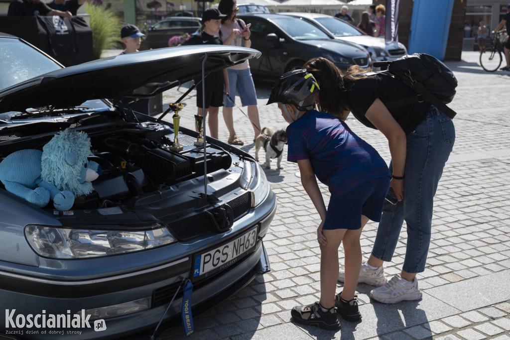 Rajd Wiatraka wystartował z kościańskiego Rynku