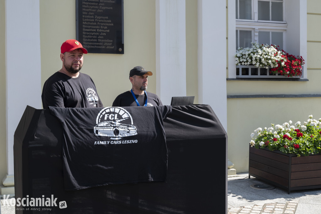 Rajd Wiatraka wystartował z kościańskiego Rynku