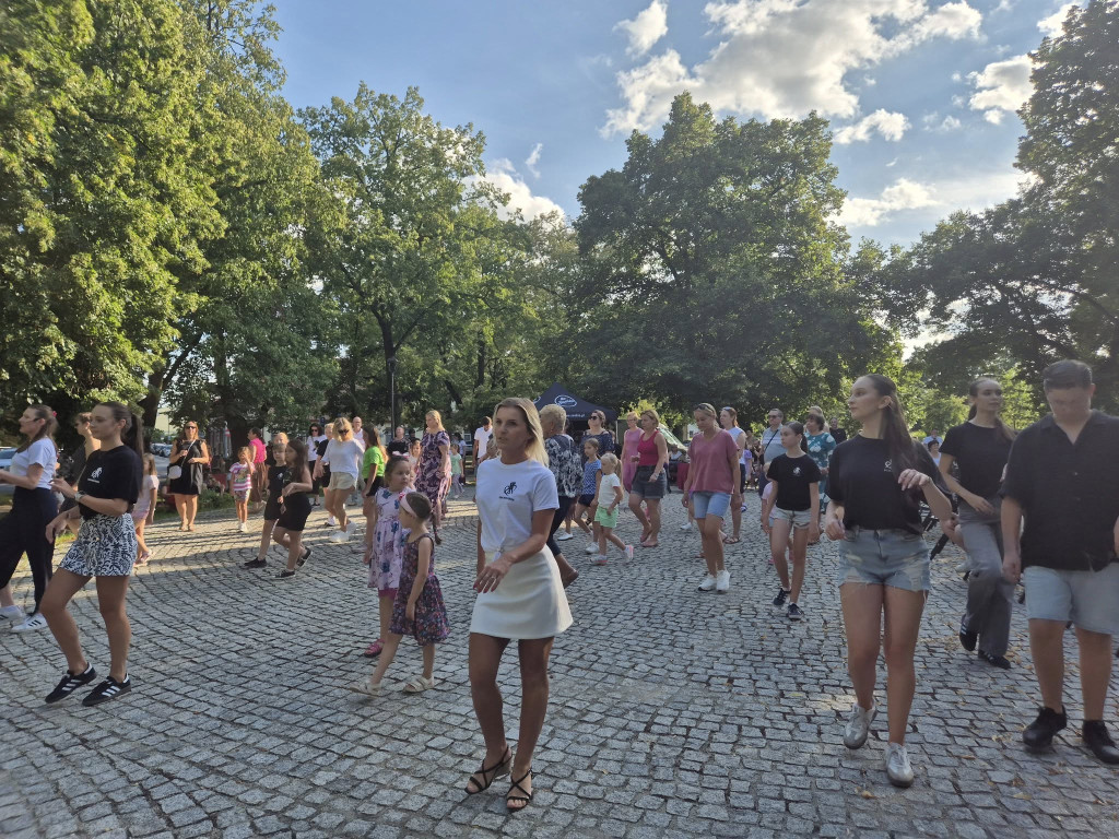 Operetka i taniec na Placu Wolności