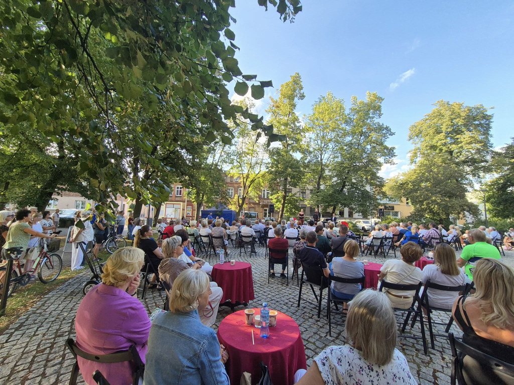 Operetka i taniec na Placu Wolności