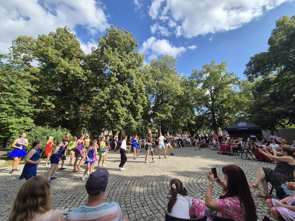 Operetka i taniec na Placu Wolności