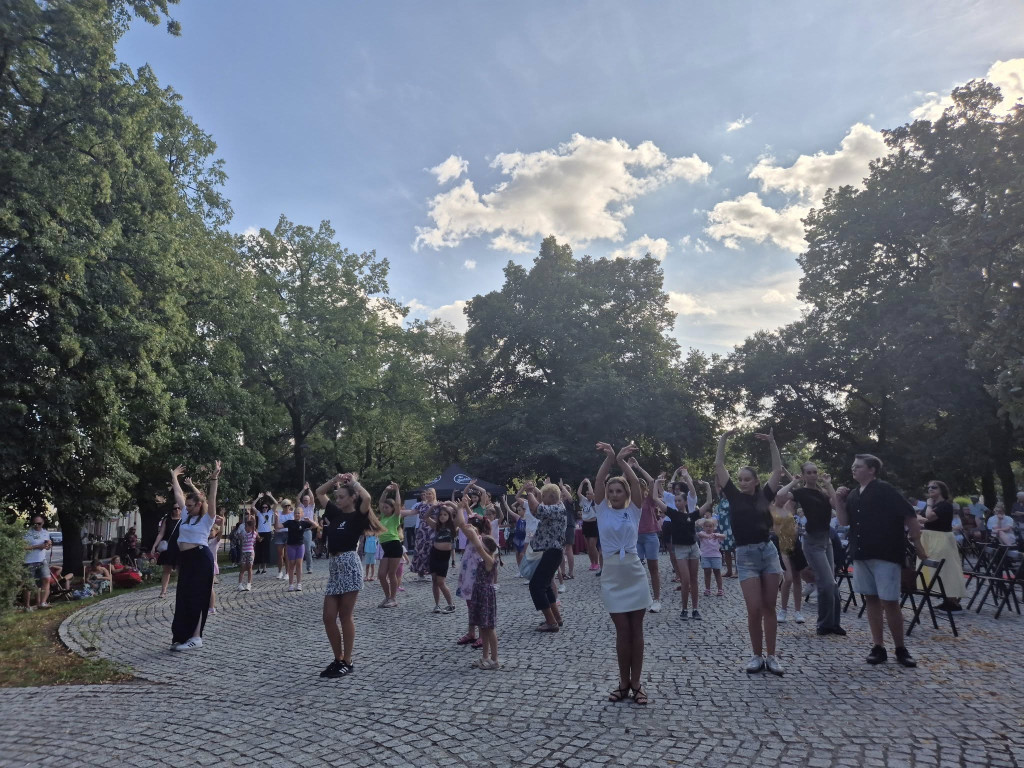 Operetka i taniec na Placu Wolności