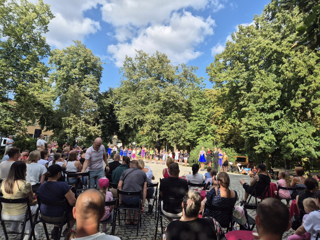 Operetka i taniec na Placu Wolności