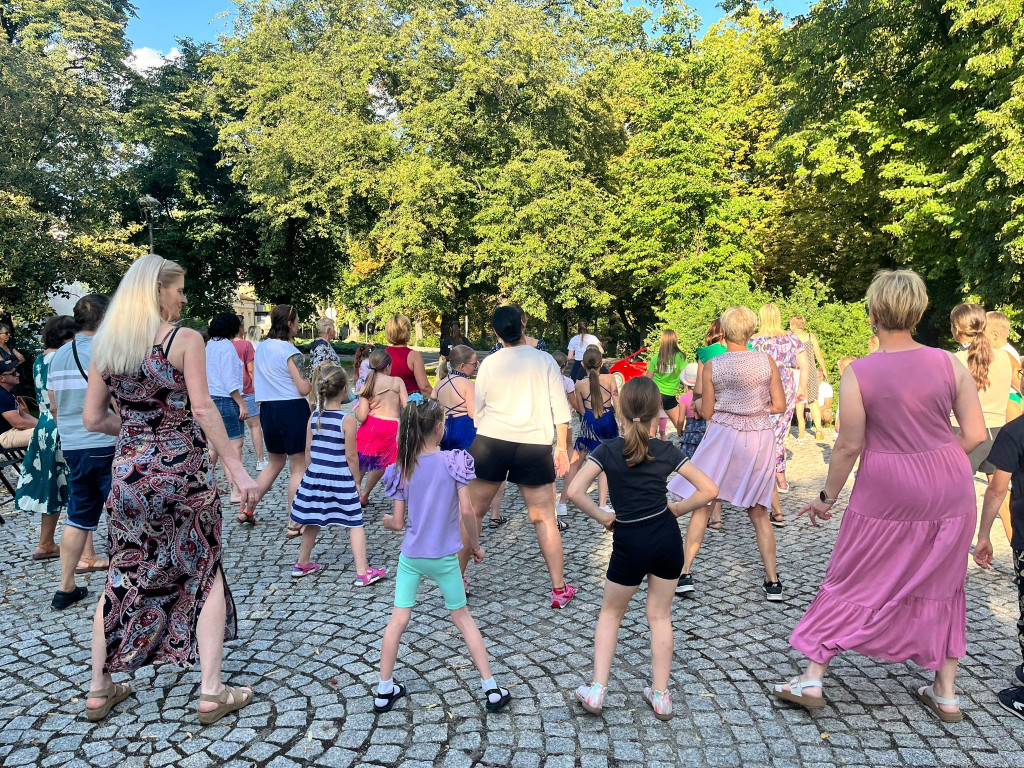Operetka i taniec na Placu Wolności