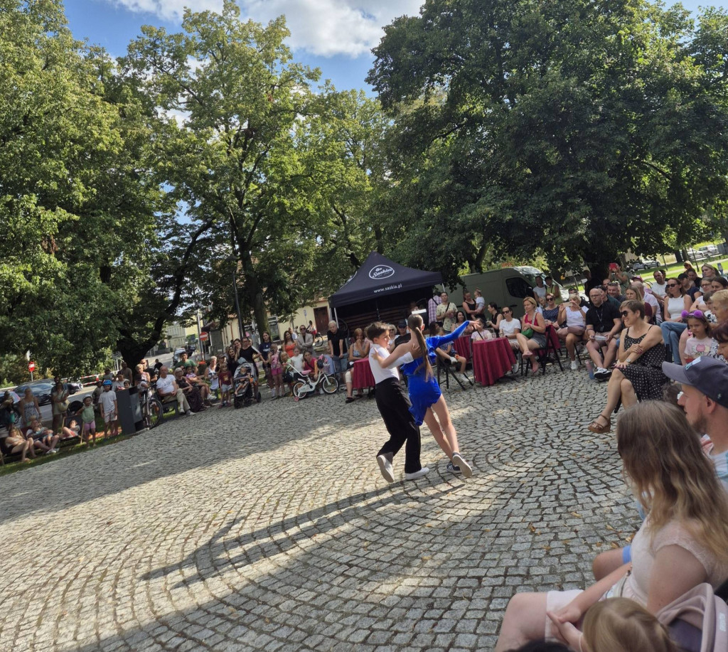 Operetka i taniec na Placu Wolności