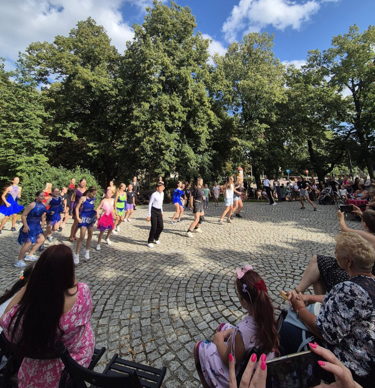 Operetka i taniec na Placu Wolności