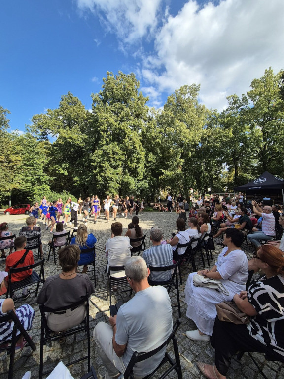 Operetka i taniec na Placu Wolności