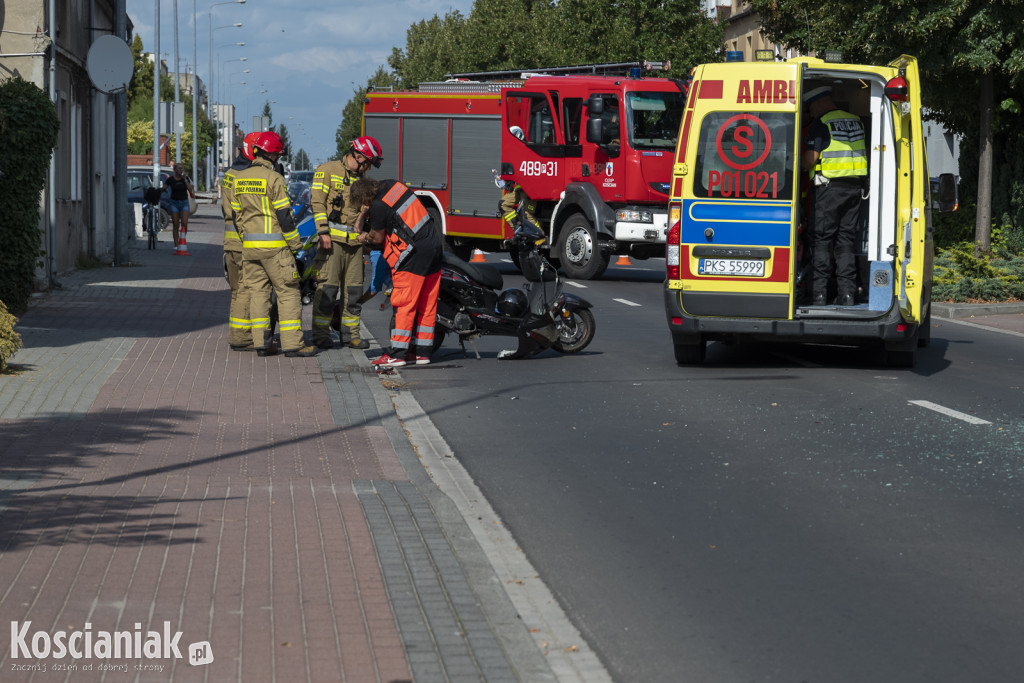 Samochód zderzył się z motorowerem na Poznańskiej