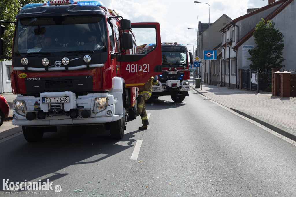 Samochód zderzył się z motorowerem na Poznańskiej