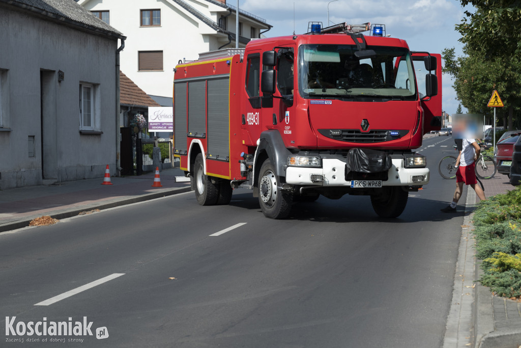 Samochód zderzył się z motorowerem na Poznańskiej