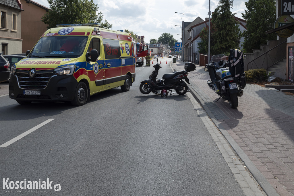 Samochód zderzył się z motorowerem na Poznańskiej