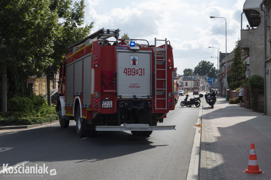 Samochód zderzył się z motorowerem na Poznańskiej