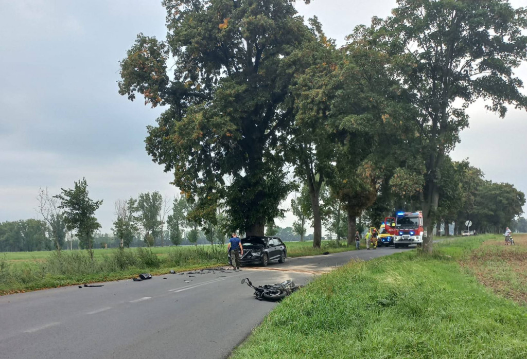 Motocykl zderzył się z osobówką