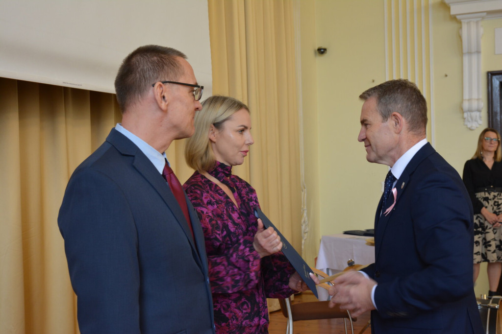 Nagrody dla nauczycieli i pracowników oświaty