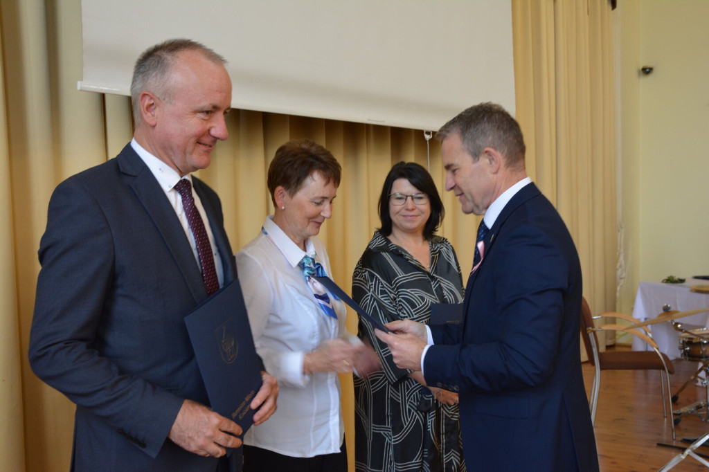 Nagrody dla nauczycieli i pracowników oświaty