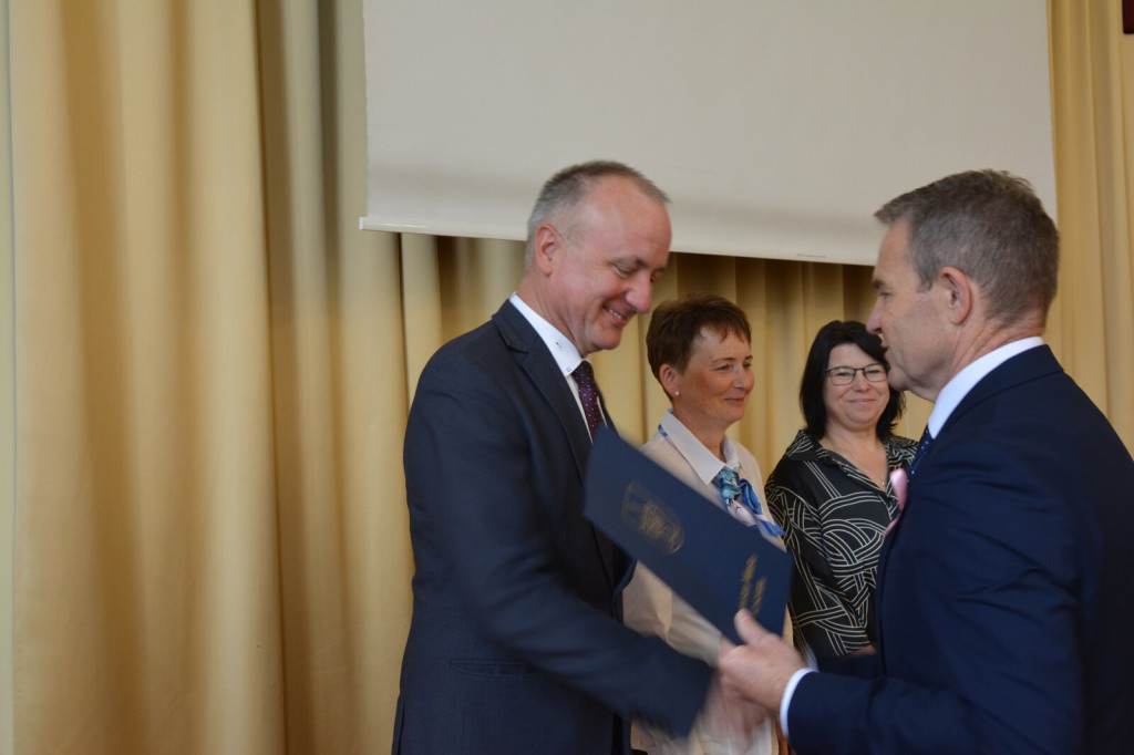 Nagrody dla nauczycieli i pracowników oświaty
