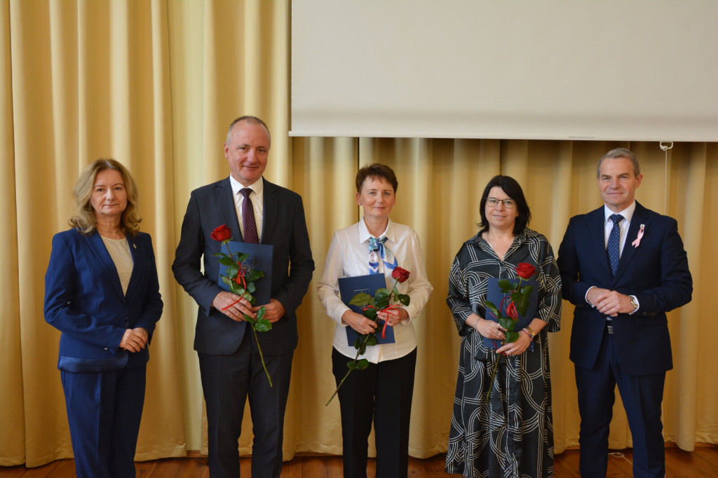 Nagrody dla nauczycieli i pracowników oświaty