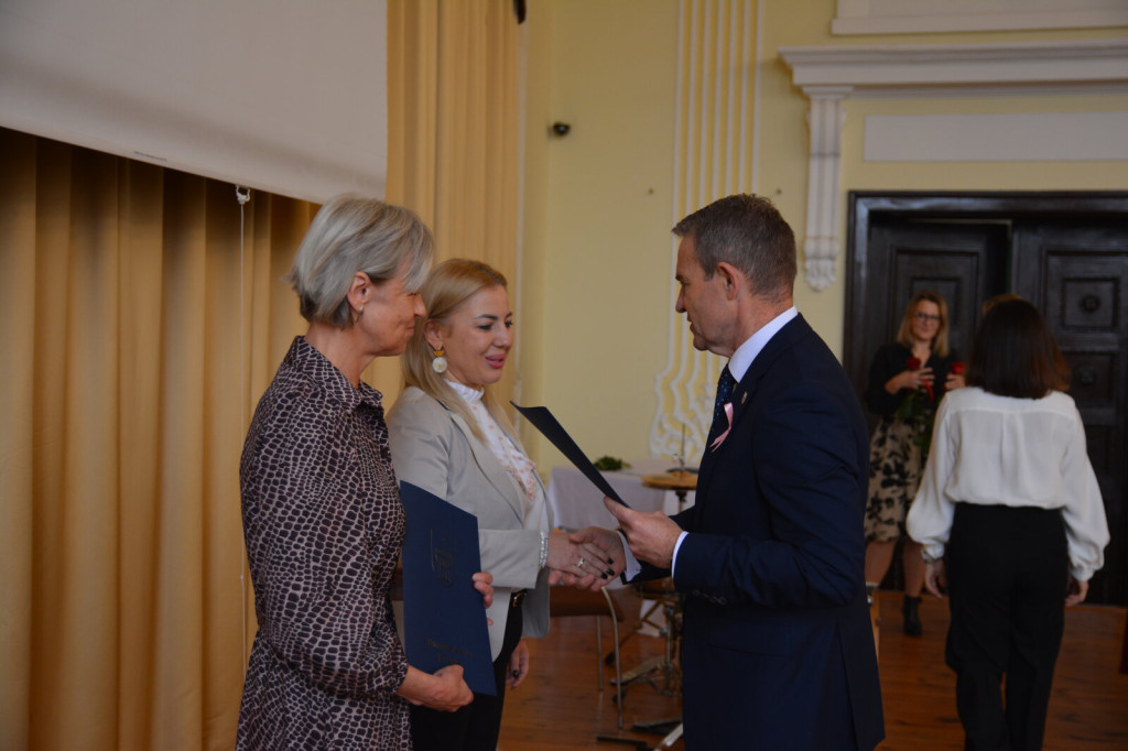 Nagrody dla nauczycieli i pracowników oświaty