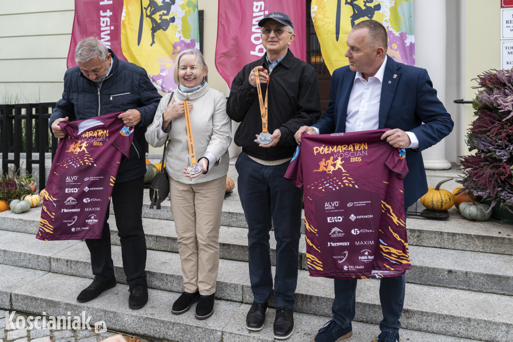 Zaprezentowano medale i koszulki na Półmaraton