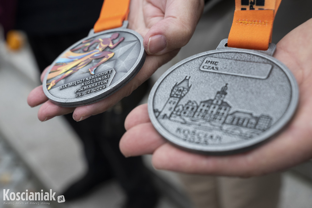 Zaprezentowano medale i koszulki na Półmaraton