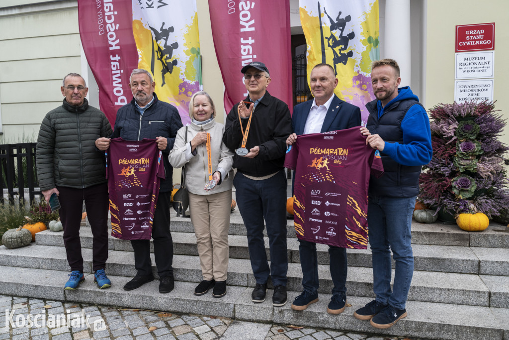 Zaprezentowano medale i koszulki na Półmaraton
