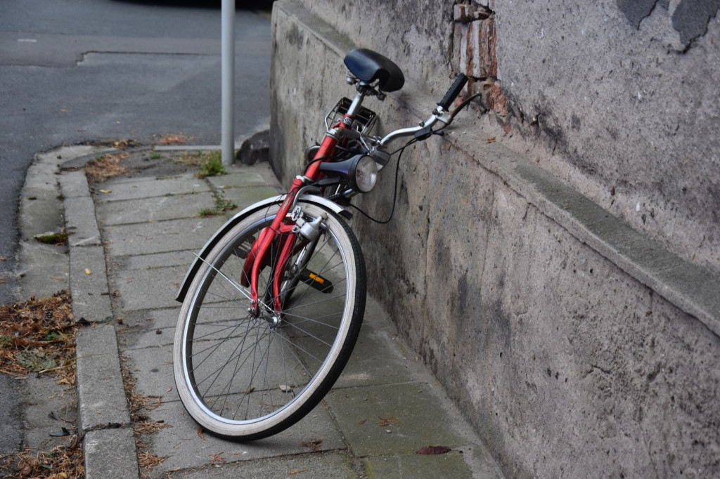 Rowerzysta zderzył się z samochodem w Śmiglu