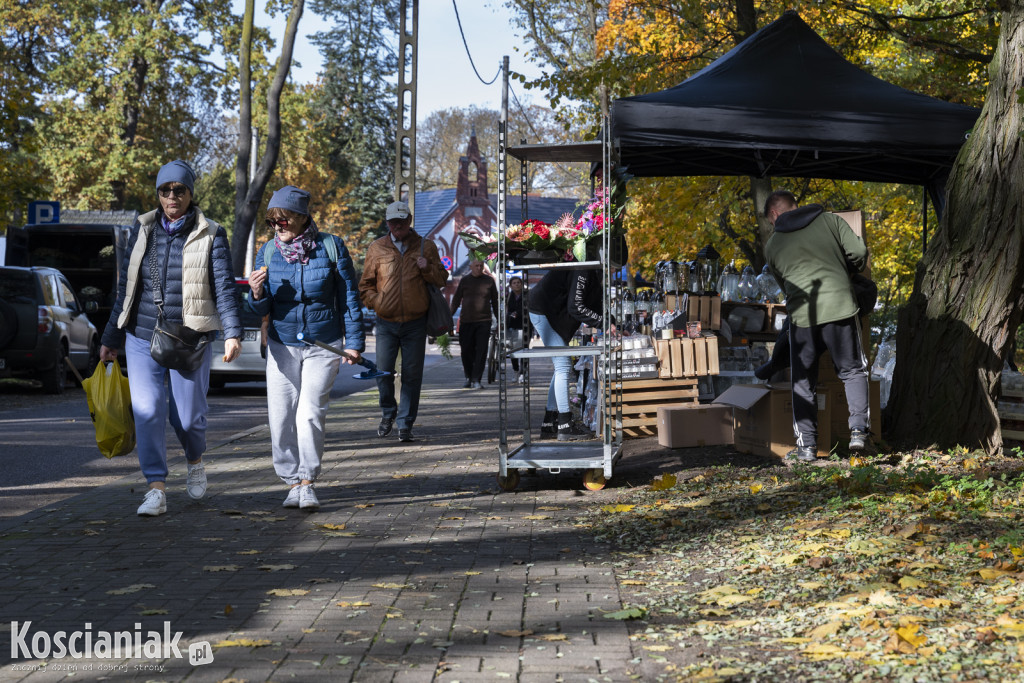 Tłumy na kościańskich cmentarzach