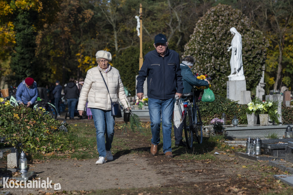 Tłumy na kościańskich cmentarzach