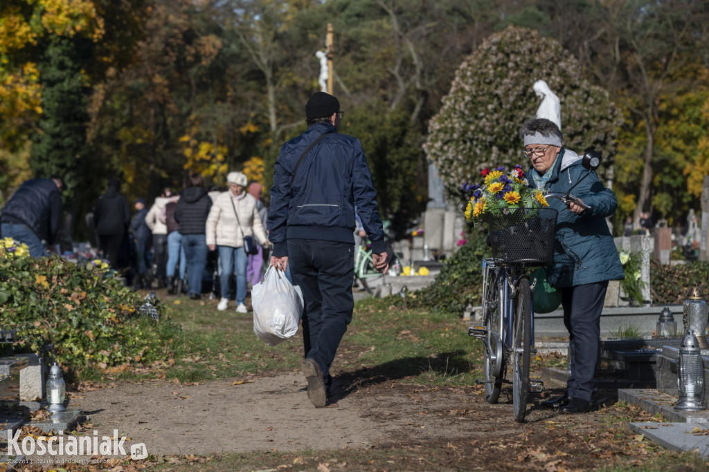 Tłumy na kościańskich cmentarzach