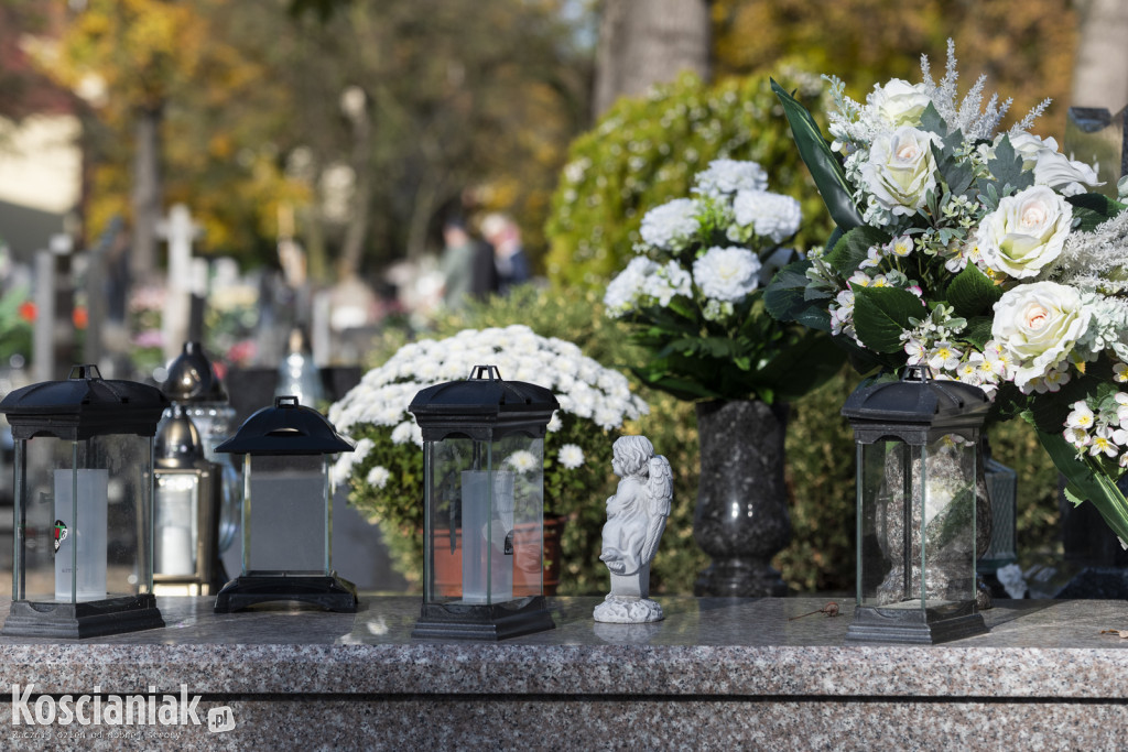 Tłumy na kościańskich cmentarzach