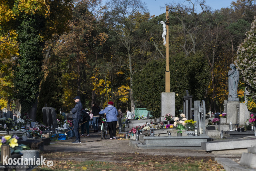 Tłumy na kościańskich cmentarzach