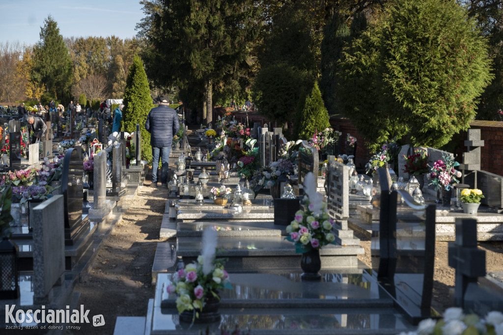 Tłumy na kościańskich cmentarzach