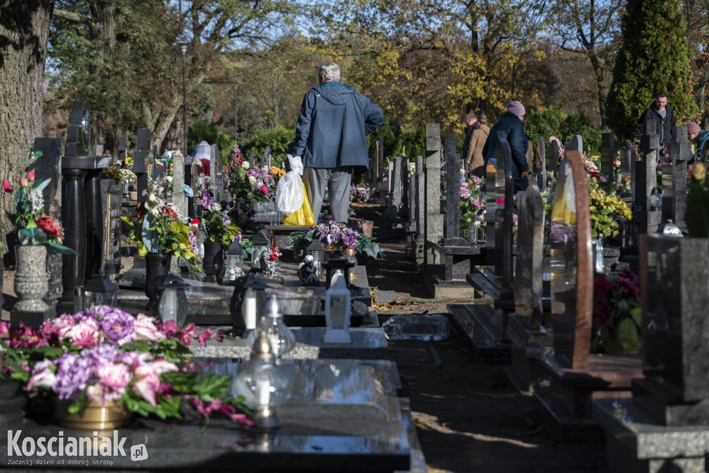 Tłumy na kościańskich cmentarzach