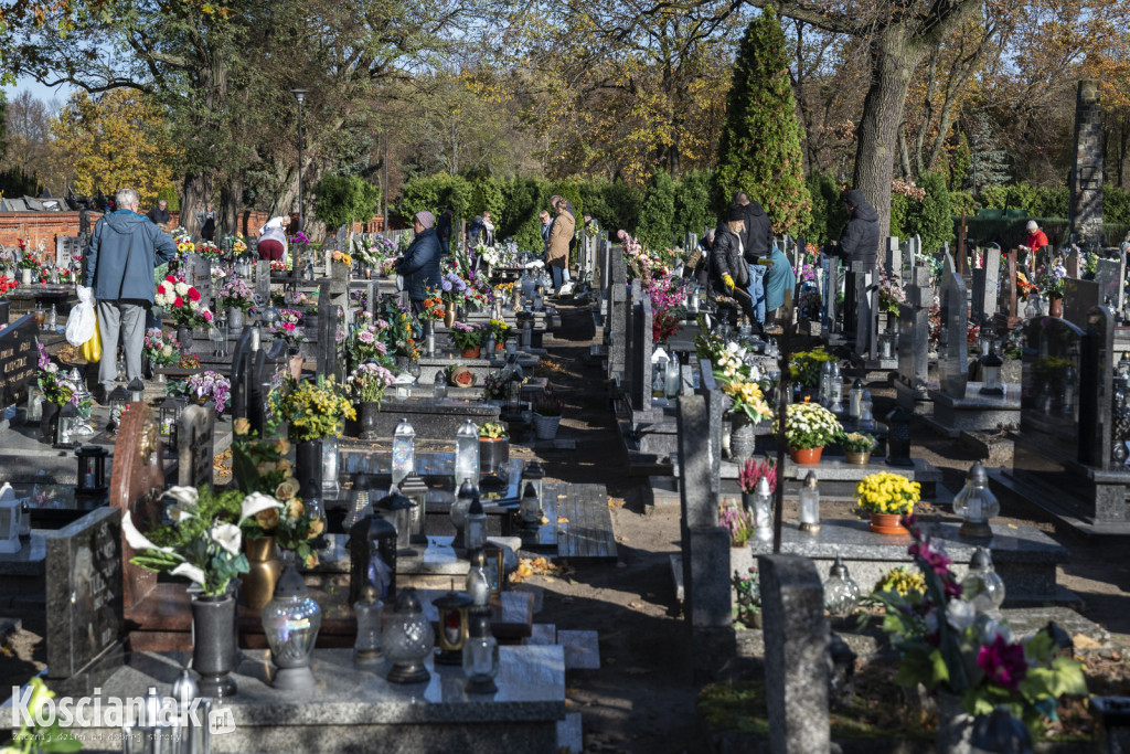 Tłumy na kościańskich cmentarzach