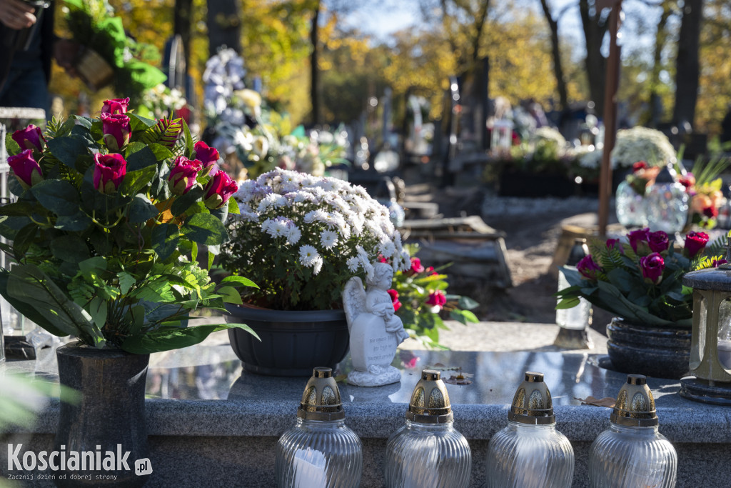 Tłumy na kościańskich cmentarzach