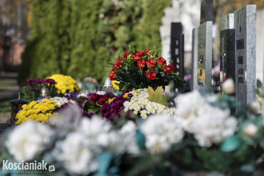 Tłumy na kościańskich cmentarzach