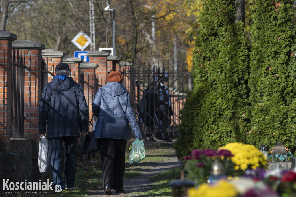 Tłumy na kościańskich cmentarzach