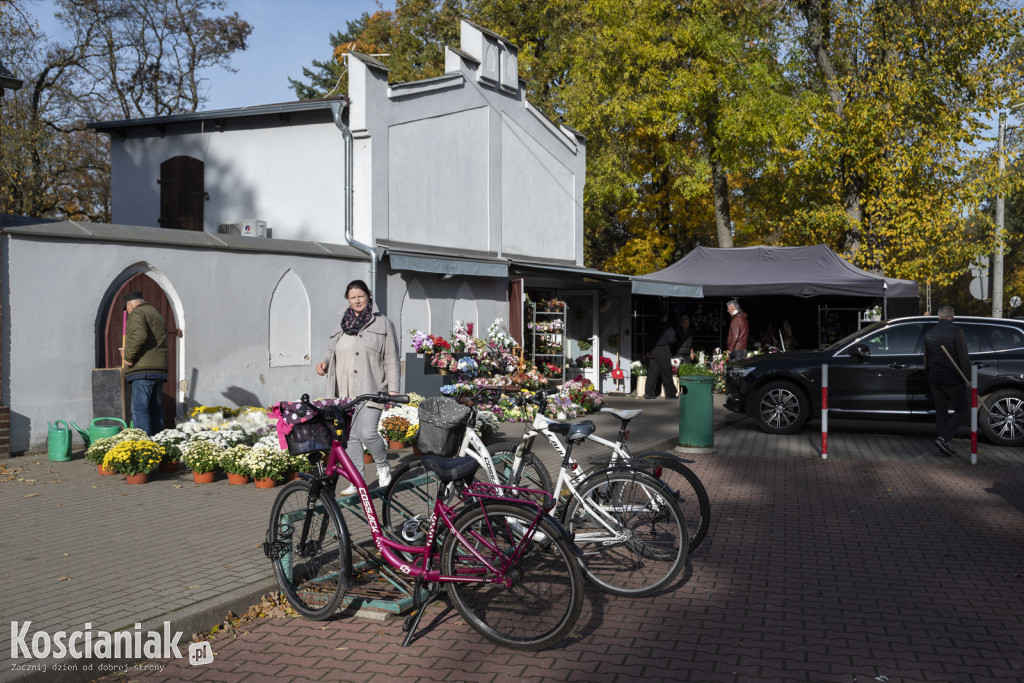 Tłumy na kościańskich cmentarzach
